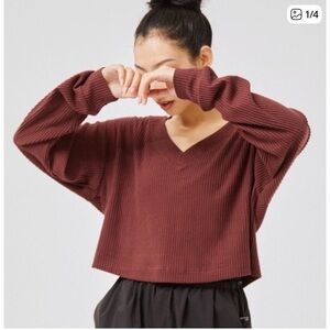 Alo Yoga Muse V Neck Sweater